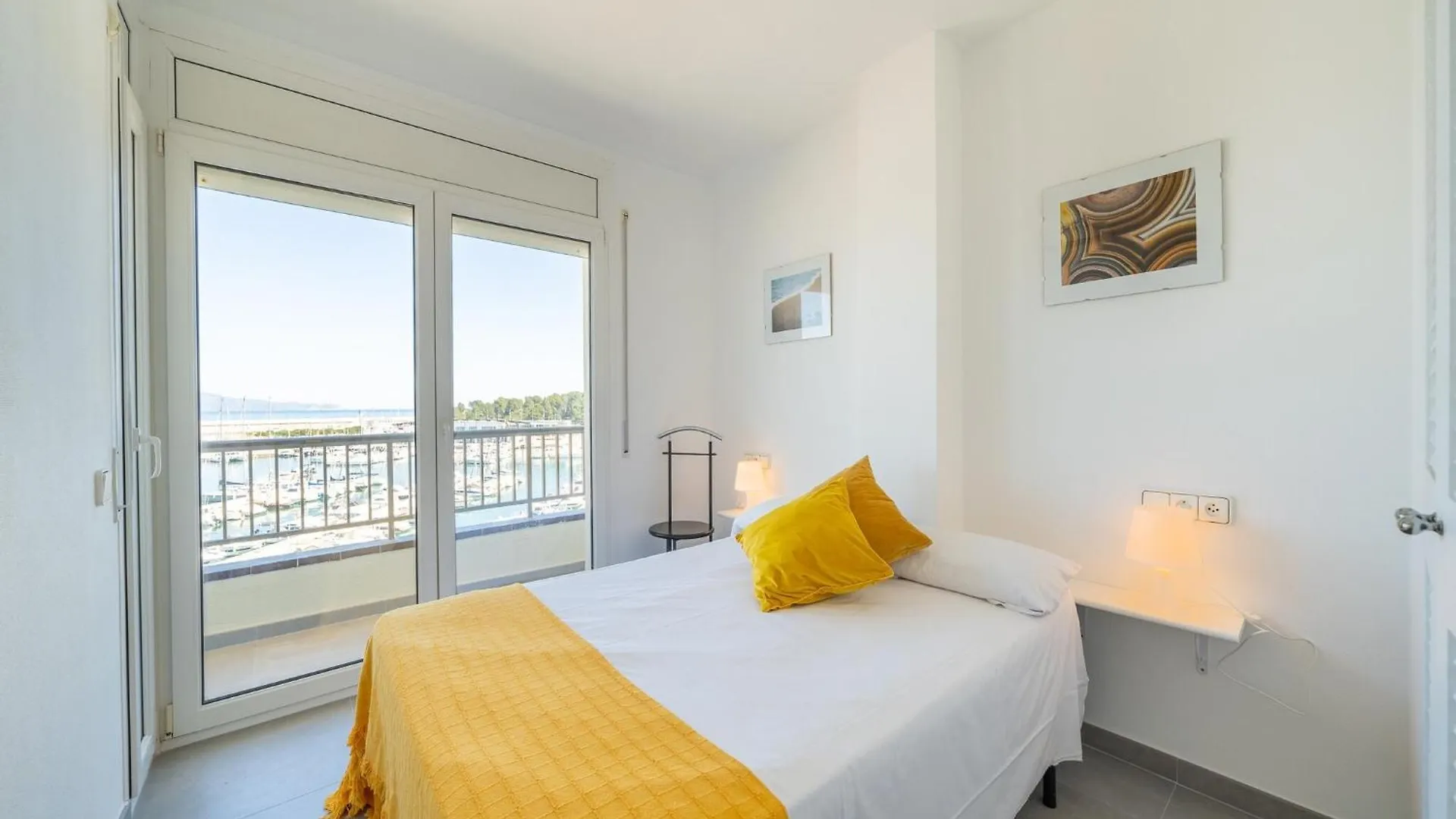 Beautiful Renovated Apartment With Views L' Escala 0*,