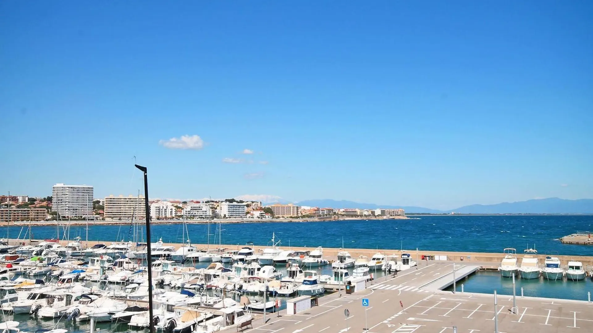 Beautiful Renovated Apartment With Views L' Escala