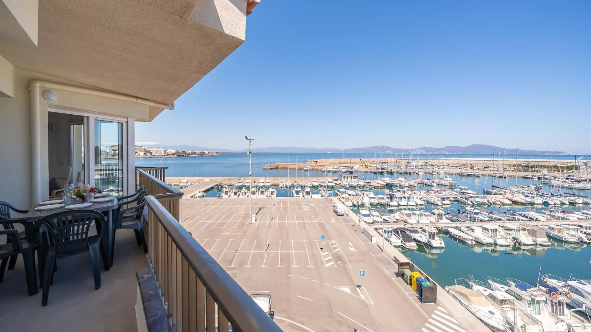 Beautiful Renovated Apartment With Views L' Escala